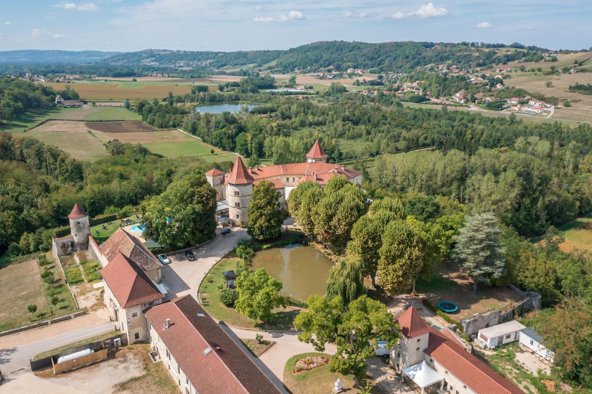 Les Dependances De Chapeau Cornu Vignieu Buitenkant foto